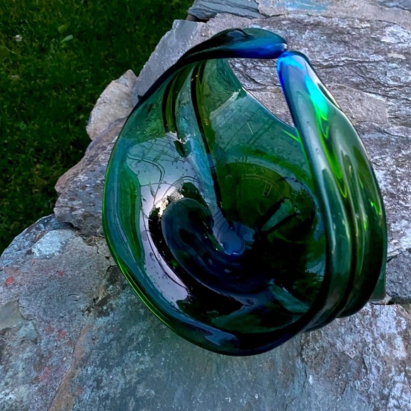 Beautiful glass bowl basket - Picture 7 of 13
